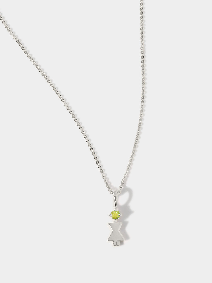 Sølvmor eller kvinde med peridot-ædelsten – augusts fødselssten